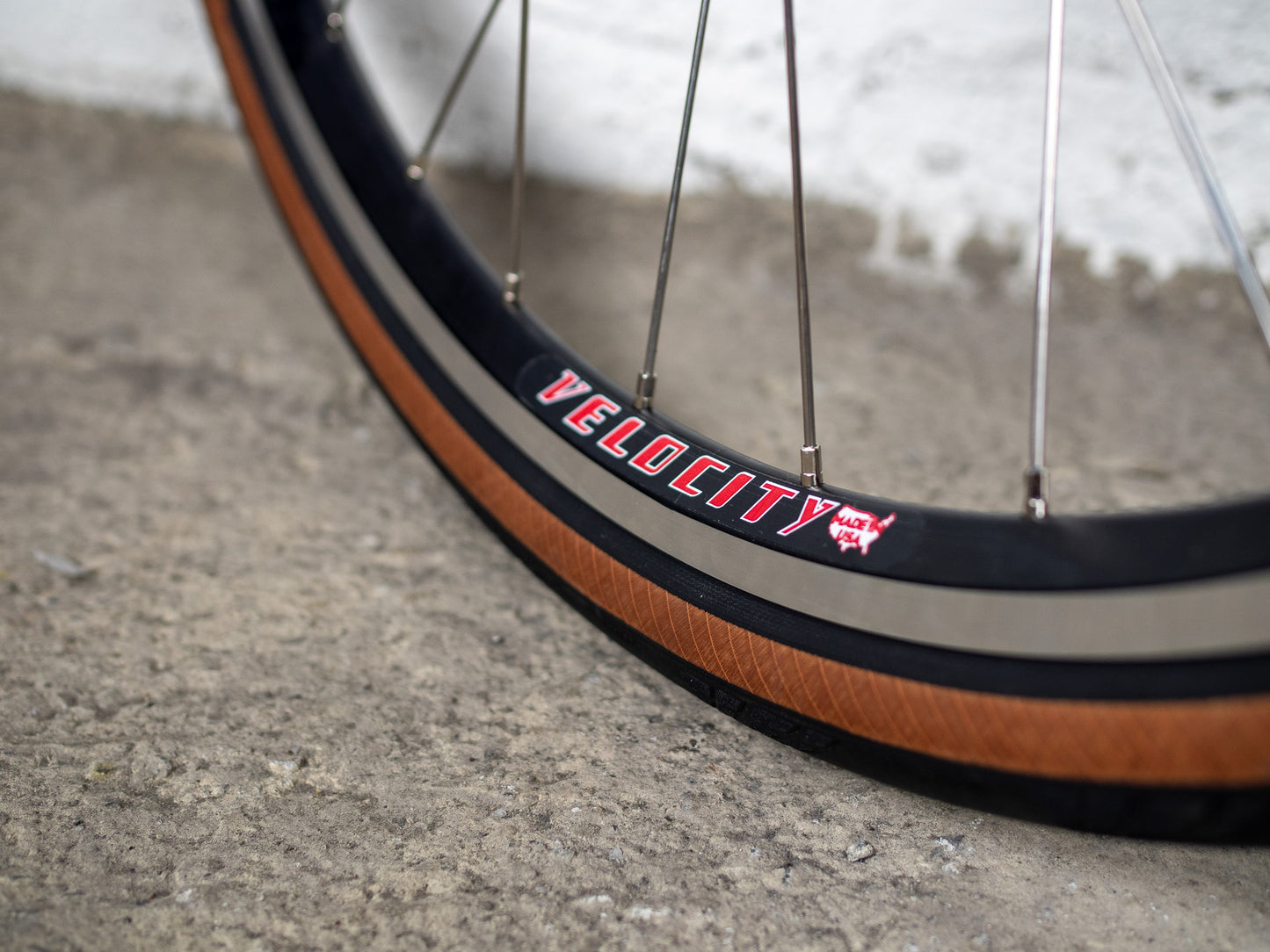 Roues randonneuse / gravel - frein sur jante