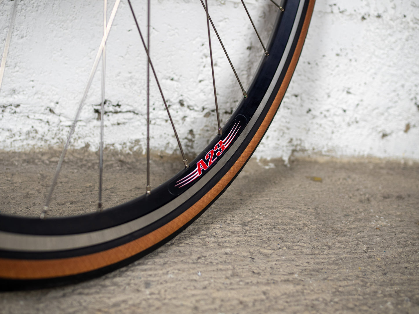 Roues randonneuse / gravel - frein sur jante