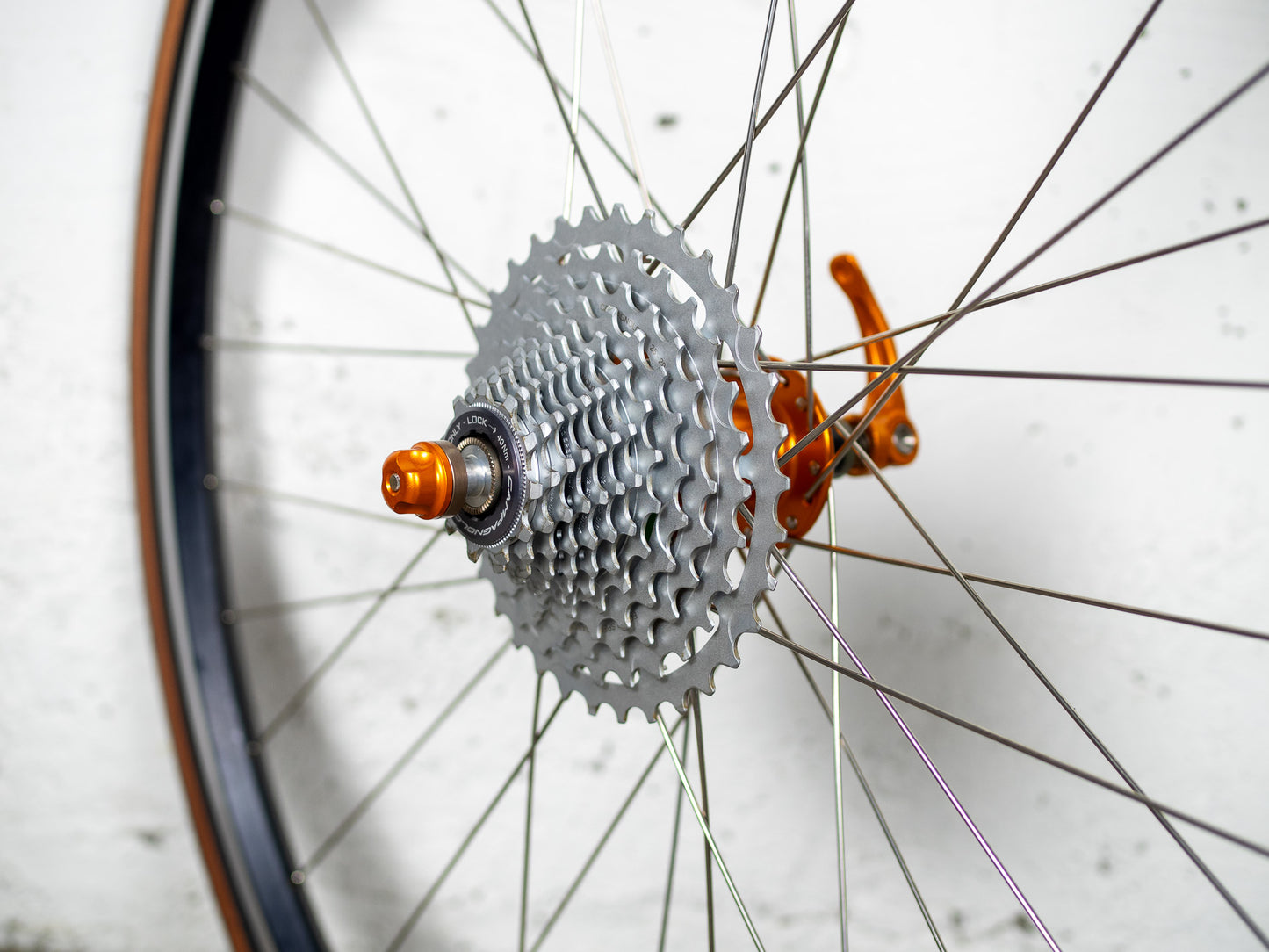 Roues randonneuse / gravel - frein sur jante