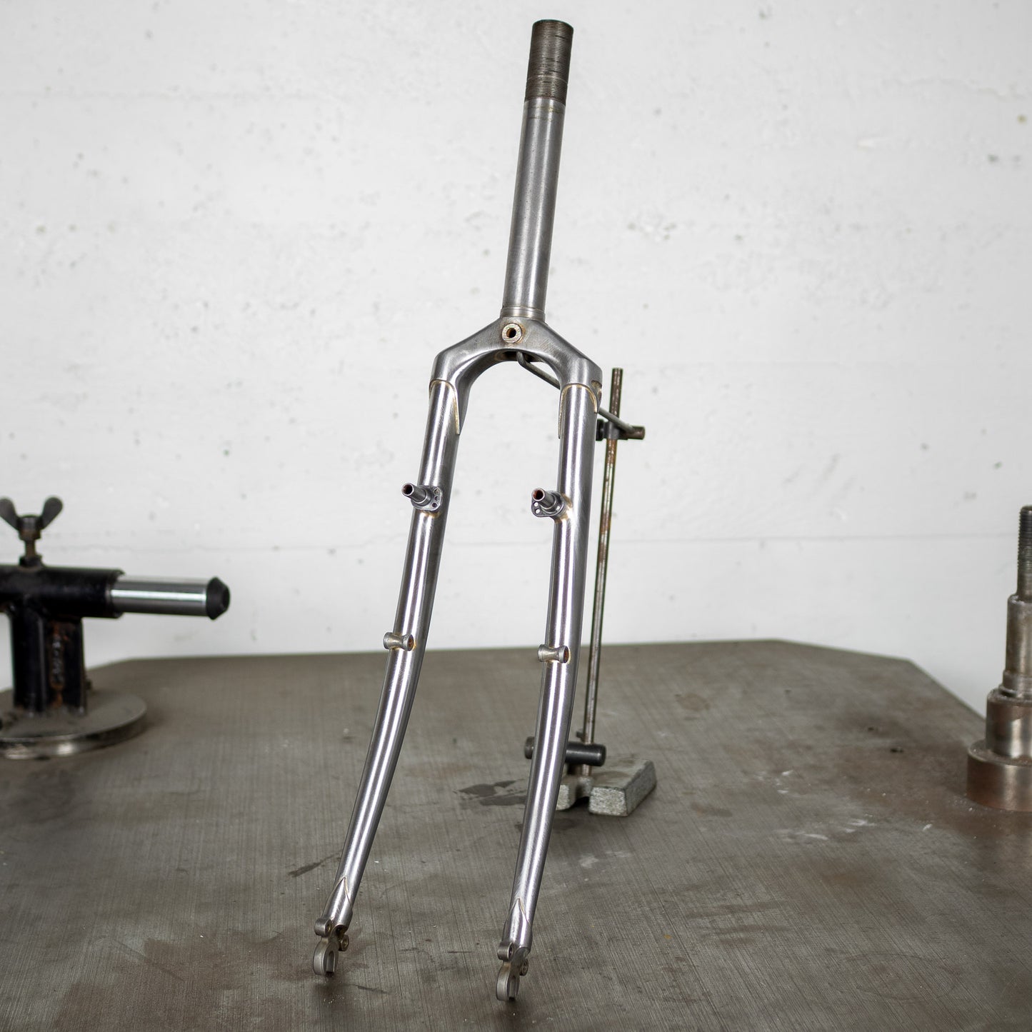 Fourche randonneuse - frein sur jante v-brake ou cantilever